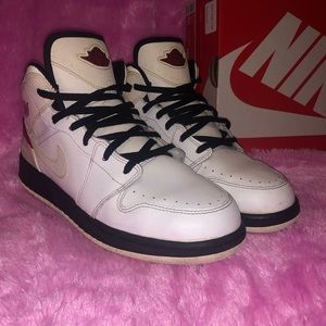 Jordan 2s retro white varsity red
